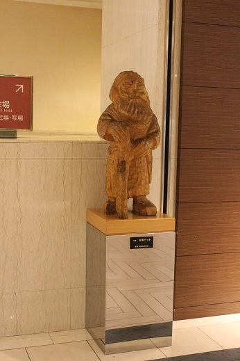 街角美術館 『砂澤ビッキ制作のアイヌ像』 札幌東急インREIホテル