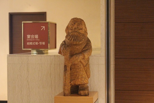 街角美術館 『砂澤ビッキ制作のアイヌ像』 札幌東急インREIホテル