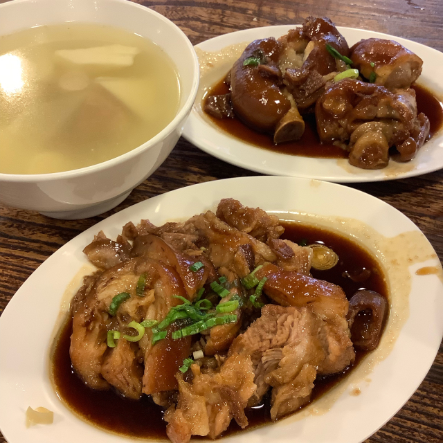 台湾で豚足は外せない、台中「富狀元豬腳」でトロける。_a0334793_00211466.jpg