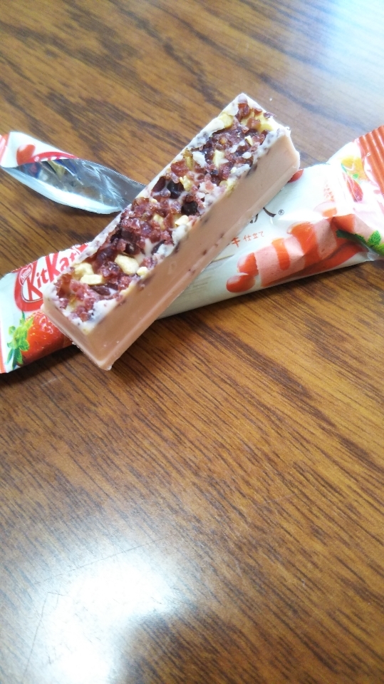 キットカット ストロベリーチーズケーキ仕立て_f0076001_23441503.jpg