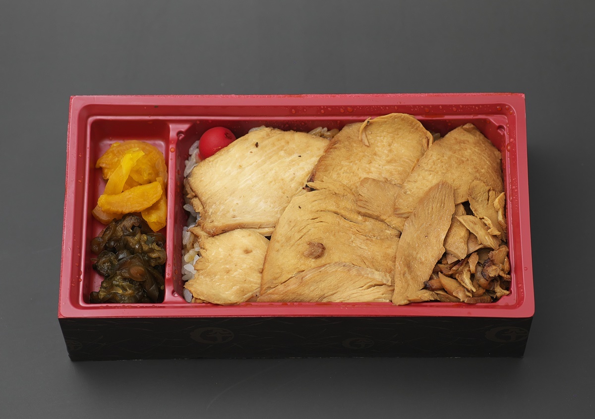 登利平の鳥めし竹弁当 焼まんじゅうを食らう 登利平の鳥めし竹弁当 焼まんじゅうを食らう