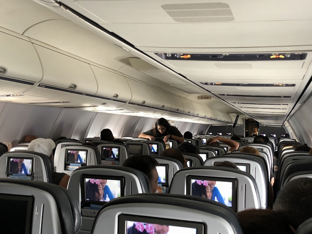 客室 流れ込む 内装 サウスウエスト航空 ボーイング737-200 客室 流れ込む 内装 サウスウエスト航空 ボーイング737-200