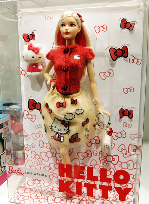 キティちゃんファッションのバービー人形 キティちゃんファッションのバービー人形