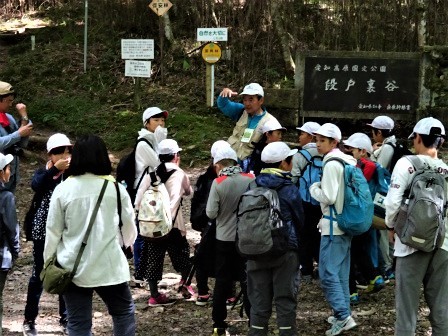 自然観察案内（森林教室）　豊川市立小坂井東小学校_d0105723_20570365.jpg