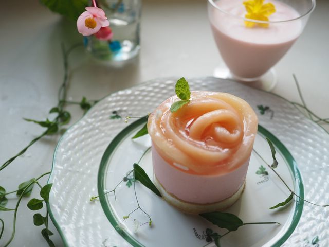 桃の薔薇の花ムースケーキ アリスのトリップ２