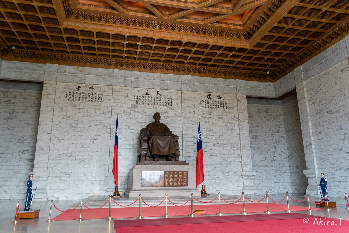 台湾 -2- 〜中正紀念堂 衛兵交代式〜_f0152550_23134058.jpg