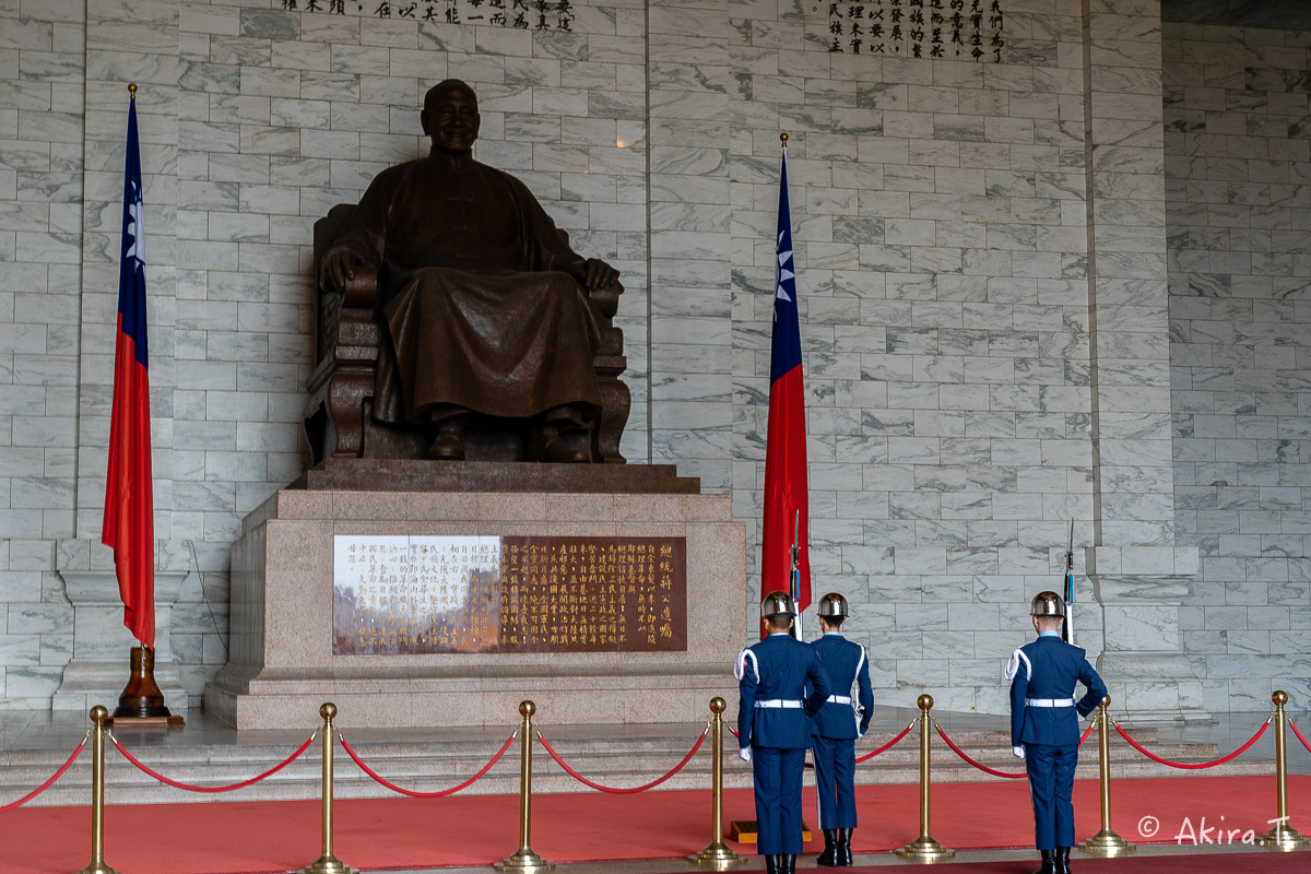 台湾 -2- 〜中正紀念堂 衛兵交代式〜_f0152550_23141316.jpg