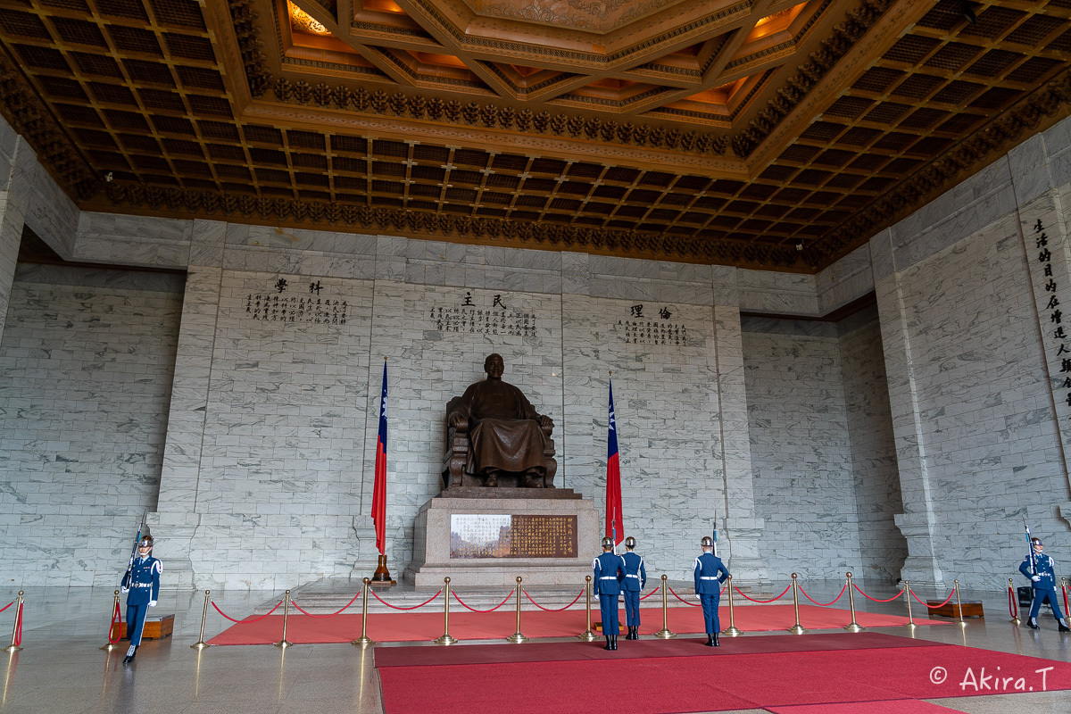 台湾 -2- 〜中正紀念堂 衛兵交代式〜_f0152550_23142849.jpg