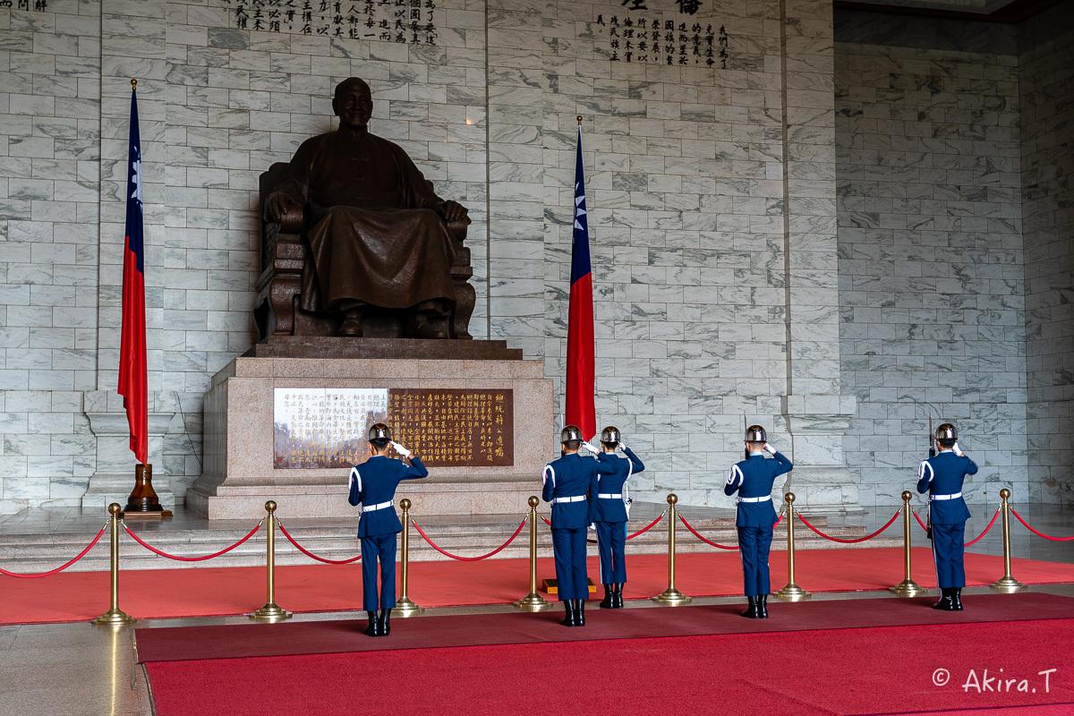 台湾 -2- 〜中正紀念堂 衛兵交代式〜_f0152550_23160196.jpg