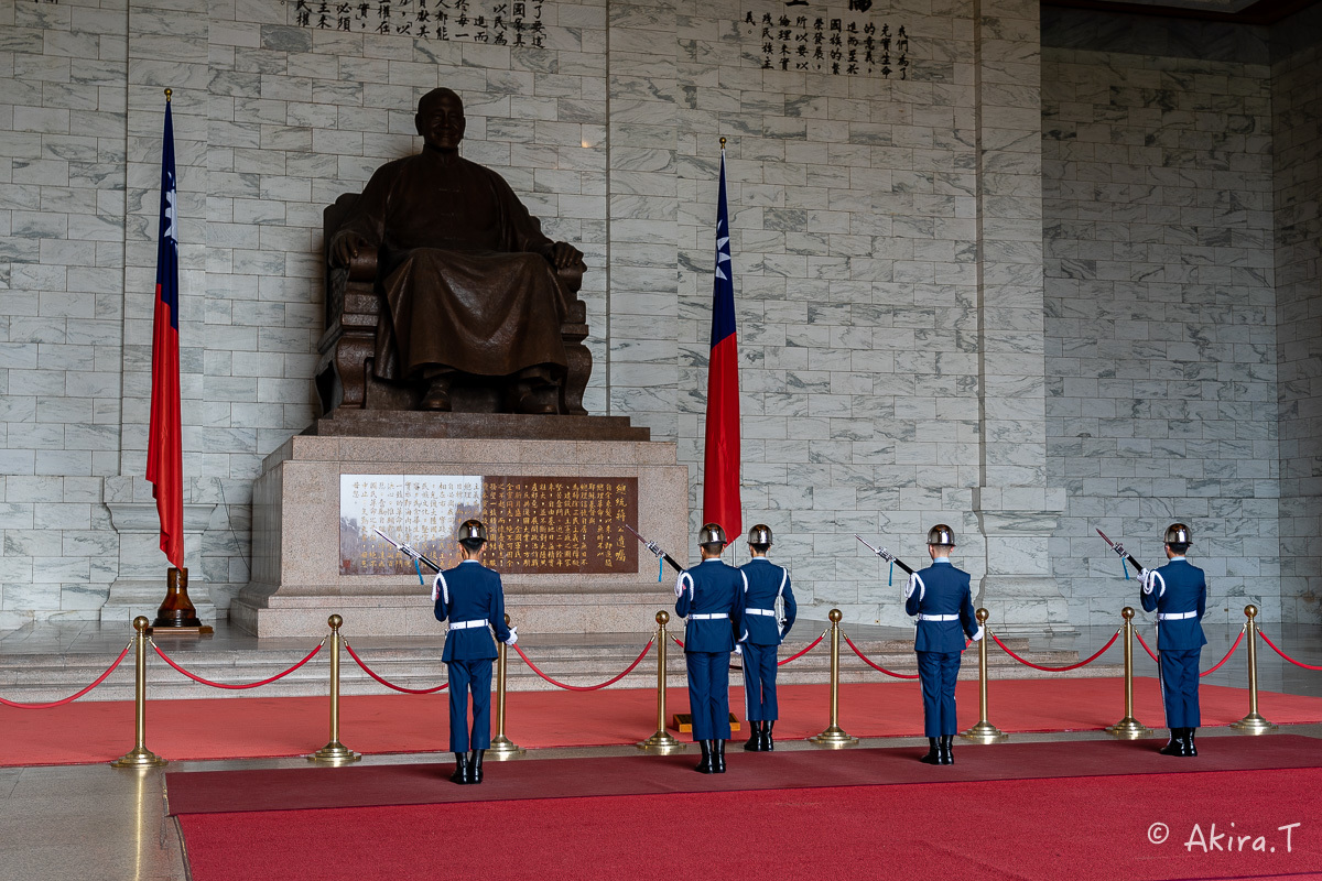 台湾 -2- 〜中正紀念堂 衛兵交代式〜_f0152550_23161095.jpg