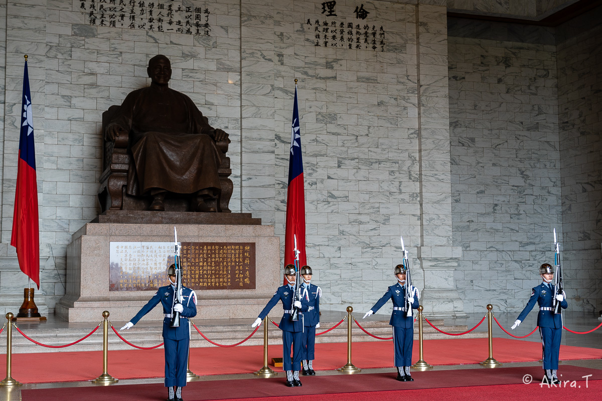 台湾 -2- 〜中正紀念堂 衛兵交代式〜_f0152550_23163913.jpg