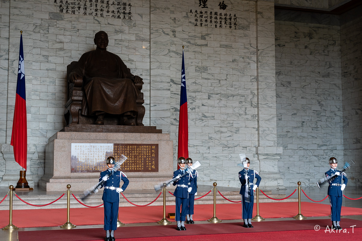 台湾 -2- 〜中正紀念堂 衛兵交代式〜_f0152550_23165042.jpg
