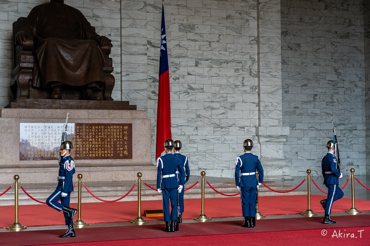 台湾 -2- 〜中正紀念堂 衛兵交代式〜_f0152550_23170629.jpg