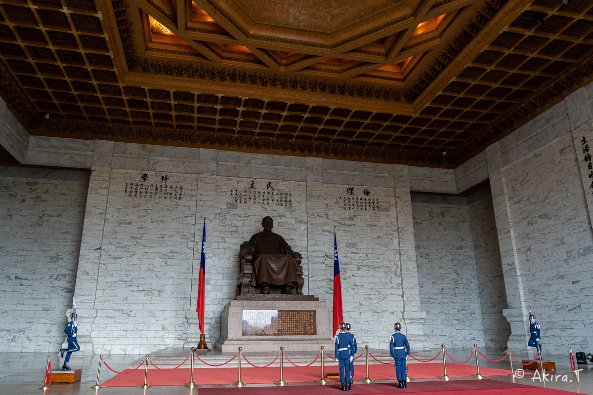 台湾 -2- 〜中正紀念堂 衛兵交代式〜_f0152550_23182774.jpg