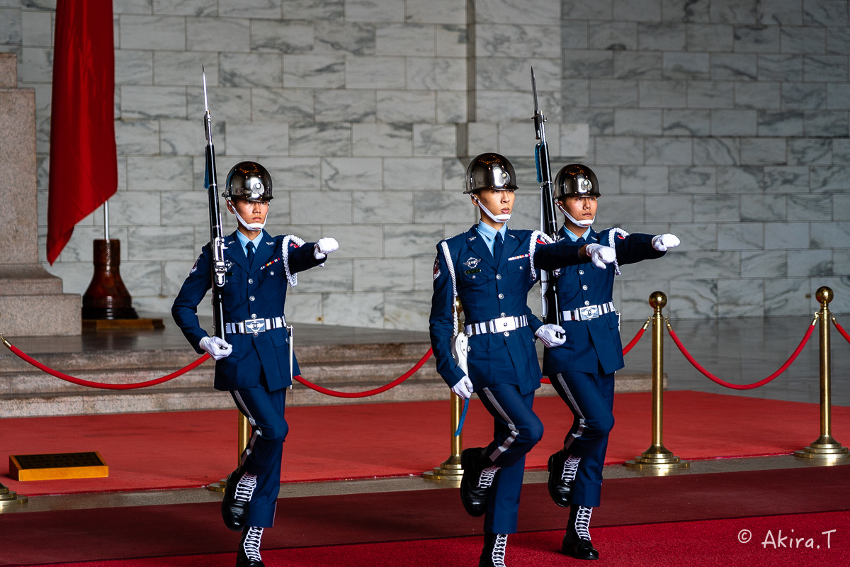 台湾 -2- 〜中正紀念堂 衛兵交代式〜_f0152550_23185505.jpg
