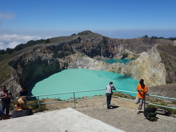 フローレス島観光 その１ クリムトゥ山とか_d0360509_10391603.jpg