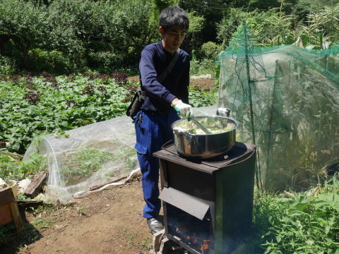 【8・4六国見山手入れ】④新規購入の大鍋でカレーうどん_c0014967_09273612.jpg