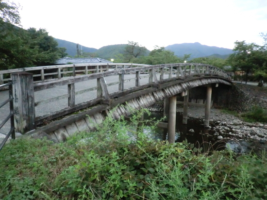 早朝の散歩・・・渡月橋までなんですけど。_f0173908_13352660.jpg