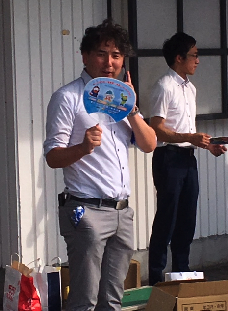 今年もうちわ配り_d0244518_15272326.jpg
