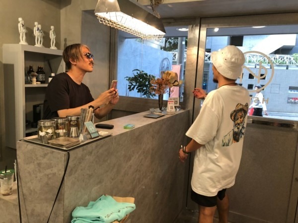 久々の伊藤會は渋谷　前篇　入荷メンズ、レディースサンダル　マルタンマルジェラ、ユッタニューマン、エルメス_f0180307_20462899.jpg