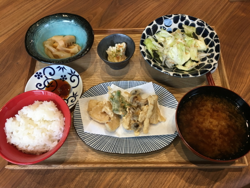 献立 野菜天ぷら たけのことこんにゃくの煮物 長芋ポン酢 キャベツのチョレギサラダ 大根のお味噌汁 Kajuの 今日のお料理 簡単レシピ