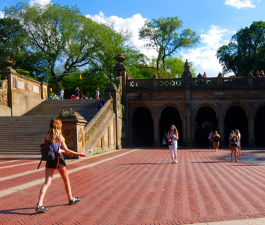 セントラルパークのベセスダ・テラス（Bethesda Terrace）から見下ろす噴水広場と湖_b0007805_05194952.jpg
