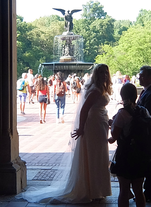 セントラルパークのベセスダの噴水（Bethesda Fountain）広場へ・・・_b0007805_06031362.jpg