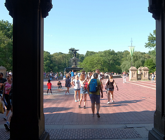 セントラルパークのベセスダの噴水（Bethesda Fountain）広場へ・・・_b0007805_06034590.jpg