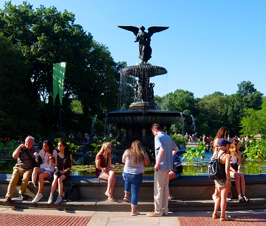 セントラルパークのベセスダの噴水（Bethesda Fountain）広場へ・・・_b0007805_06101268.jpg