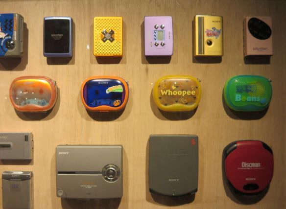 #009 WALKMAN IN THE PARK_f0359911_23141657.jpg