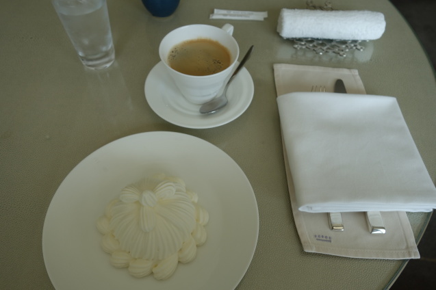 今日のスイーツ ~ マロンシャンティイ_b0405262_00484638.jpg