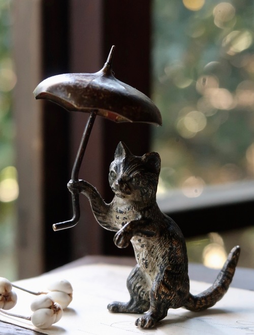 Vienna Bronze 傘を持った猫 (参考商品） : 満月アンティーク