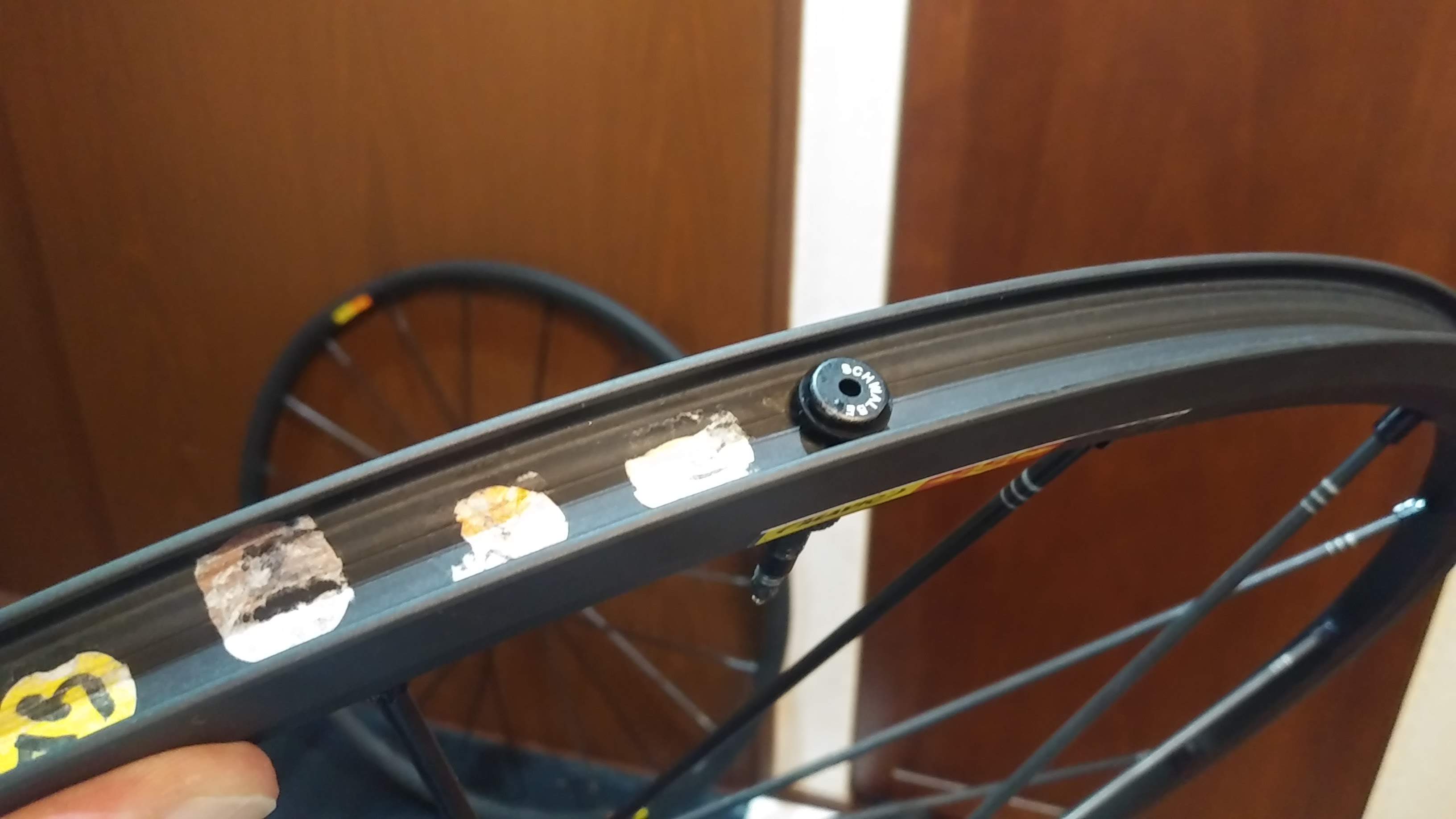Mavic R-SYS SLRをチューブレス化? : けんじの趣味日記 Mavic R-SYS SLRをチューブレス化? : けんじの趣味日記