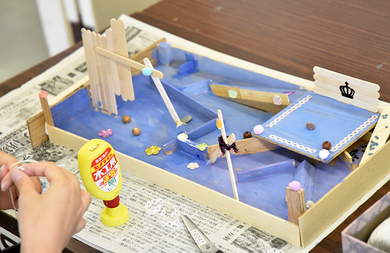 児童画クラス夏の体験講座「ビー玉迷路を作って遊ぼう!」ご紹介_b0212226_20285534.jpg