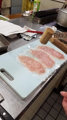 キエフ風カツレツを作る 牡蠣を煮ていた午後 キエフ風カツレツを作る 牡蠣を煮ていた午後