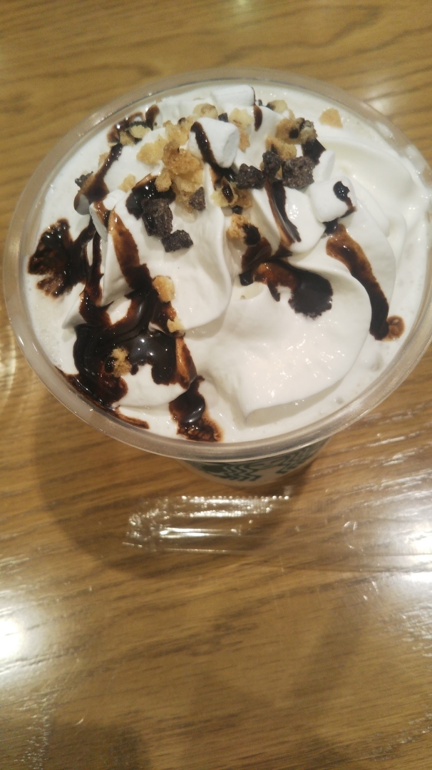 スターバックス キャラメルスモアフラペチーノ_f0076001_22472182.jpg
