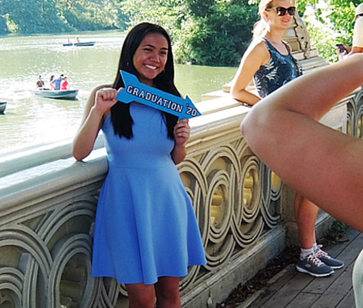 夏のセントラルパーク、美しい小橋、ボウ・ブリッジ（Bow Bridge）に広がる笑顔_b0007805_04191743.jpg
