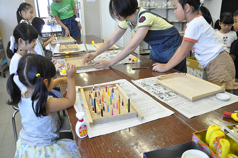 児童画クラス夏の体験講座「ビー玉迷路を作って遊ぼう!」ご紹介_b0212226_11394107.jpg