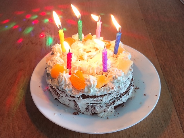 長女がつくった妻の誕生日ケーキ 谷岡隆 たにおかたかし 習志野市議会議員 長女がつくった妻の誕生日ケーキ 谷岡隆 たにおかたかし 習志野市議会議員