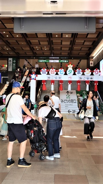 日本の祭り仙台七夕の美しい七夕飾り、日本の祭り「動」と「静」を考える。残虐な京都アニメーション(京アニ)放火事件_d0181492_08480323.jpg