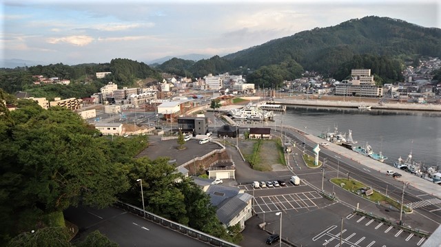 藤田八束の鉄道写真@JR気仙沼駅は終着駅になる、終着駅を利用にした「まちづくり」が面白い。水産業を利用した町繁栄を考える_d0181492_11591430.jpg