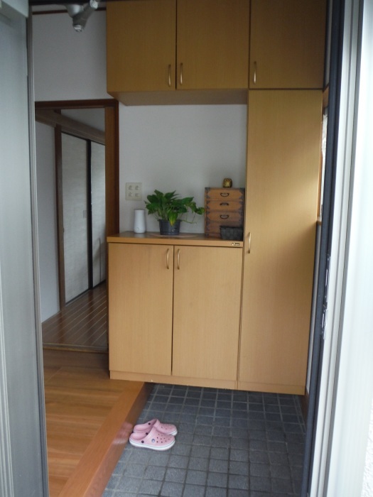 室内リフォーム ~ 廊下、階段クロス張り。_d0165368_04334438.jpg