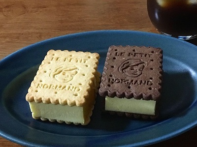 ノルマンディ バタークッキーでチーズケーキサンド_f0231189_22463934.jpg