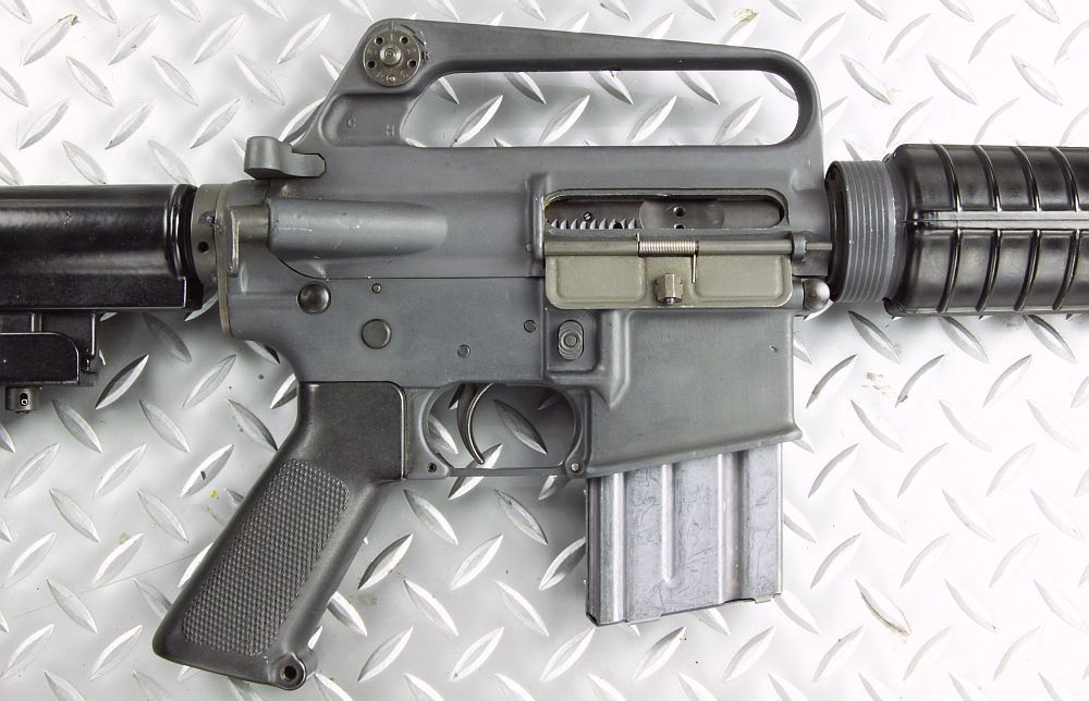 Colt M16A1 carbine commercial/export type (600 series) : 