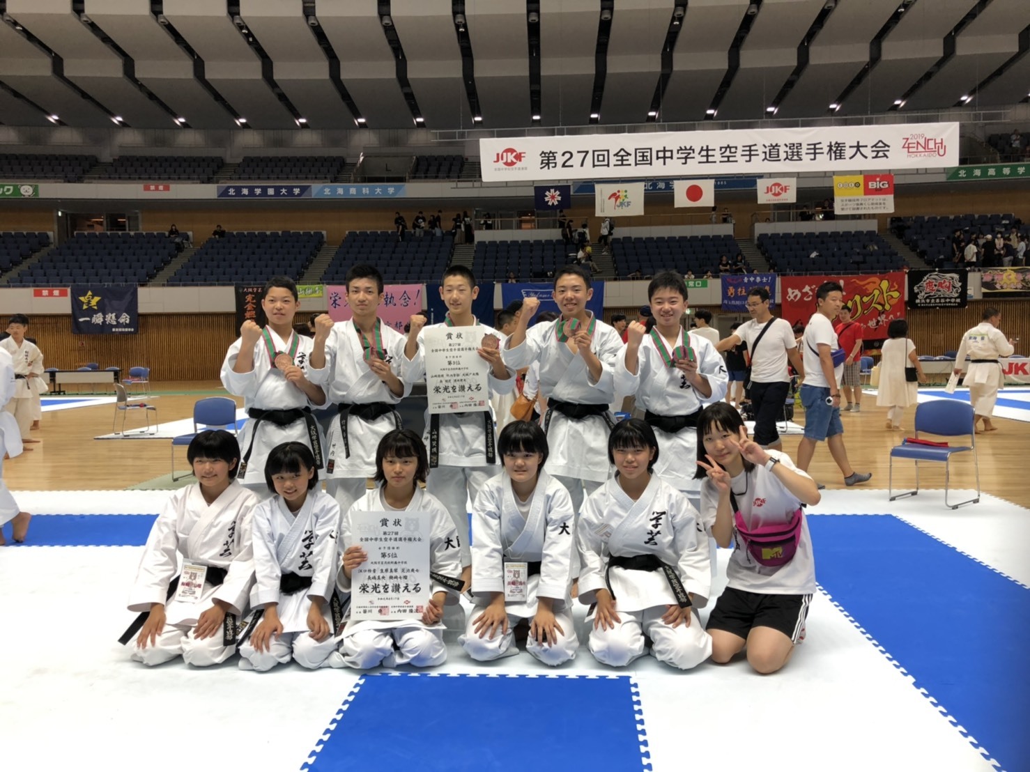 団体形 男子3位・女子5位入賞_e0238098_20363531.jpeg