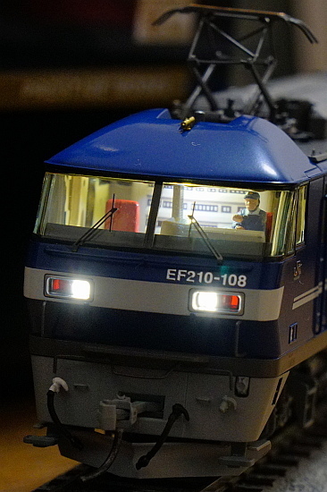 TOMIX EF210形新塗装の加工&DCC化_f0037227_23240319.jpg