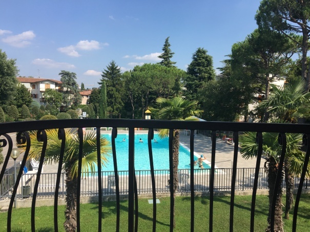 2019夏のイタリア旅行記15　やっとイタリアに来ました。ガルダ湖のアパート。_d0041729_11243115.jpg
