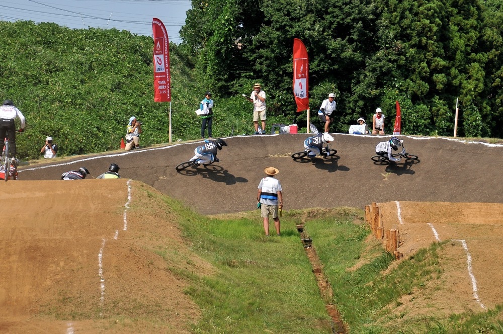 ２０１９年８月１７日上越金谷山BMXトラックで開催されたJBMXFＪ２戦男子チャンピオシップクラス（エリート/ジュニア）決勝_b0065730_18143242.jpg