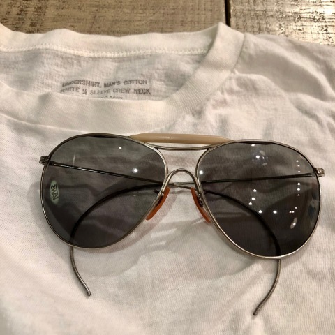 1940s \" AMERICAN OPTICAL \" VINTAGE U.S.A.F - AVIATOR - SUNGLASSES . ※ 明日は 店営業お休みです 。_d0172088_18243416.jpg