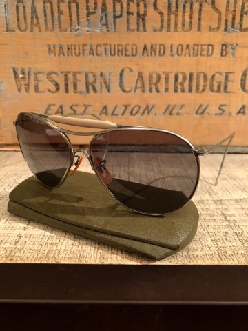 1940s \" AMERICAN OPTICAL \" VINTAGE U.S.A.F - AVIATOR - SUNGLASSES . ※ 明日は 店営業お休みです 。_d0172088_18320947.jpg